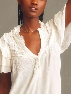 Anthropologie (Mauve) White Ruffled V-Neck Women's Top Size Small